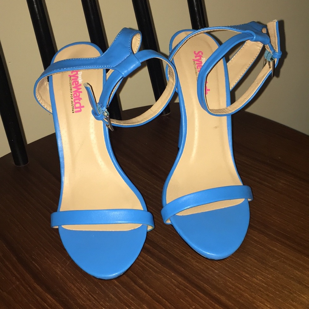 Shoes - Picture 4 of 8